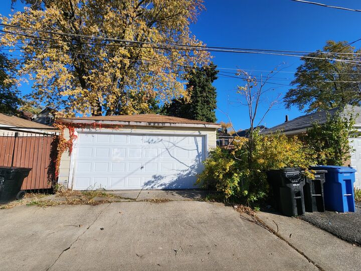Property Photo:  9350 S Manistee Avenue  IL 60617 