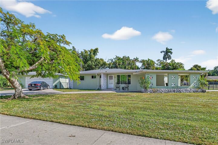 Property Photo:  2741 McGregor Boulevard  FL 33901 