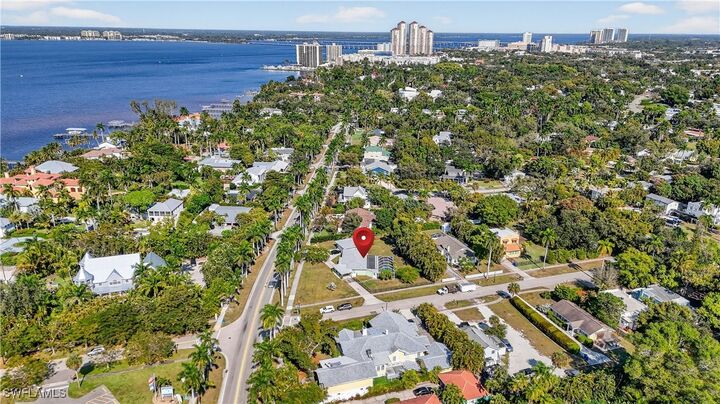 Property Photo: 2741 McGregor Boulevard FL 33901