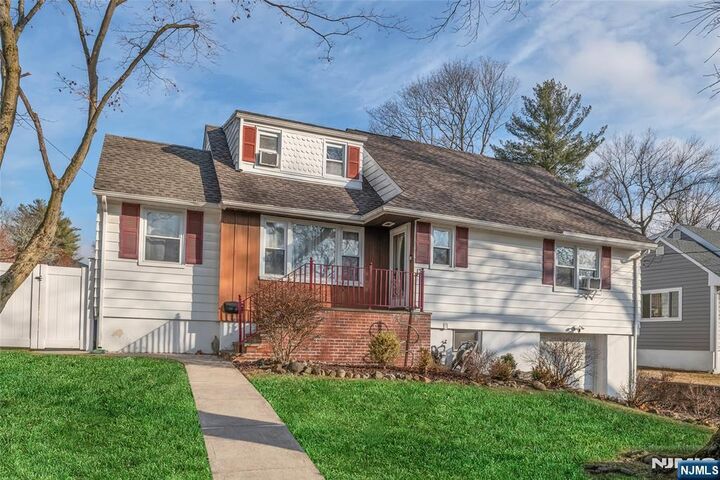 Property Photo:  17 Porter Road  NJ 07052 