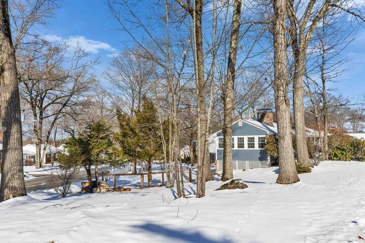 Property Photo:  66 Skyview Road  NH 03104 