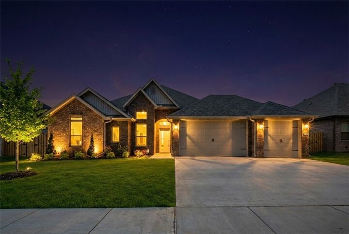 Property Photo:  2412 Salmon Street  AR 72751 