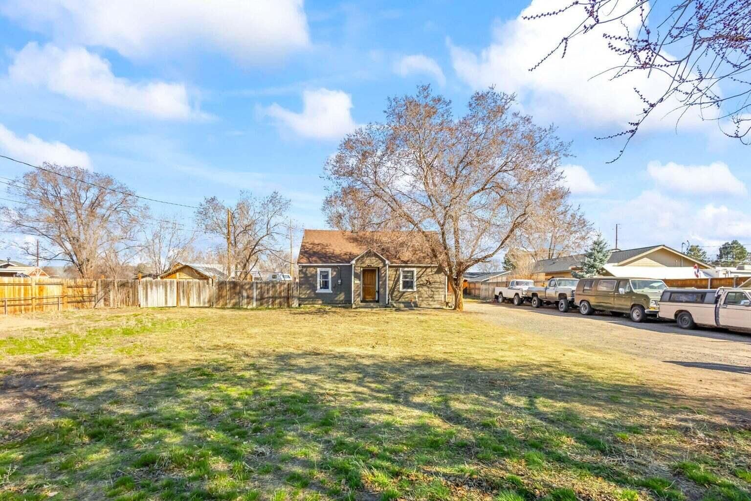 Property Photo:  624 NW 4th Street  OR 97756 