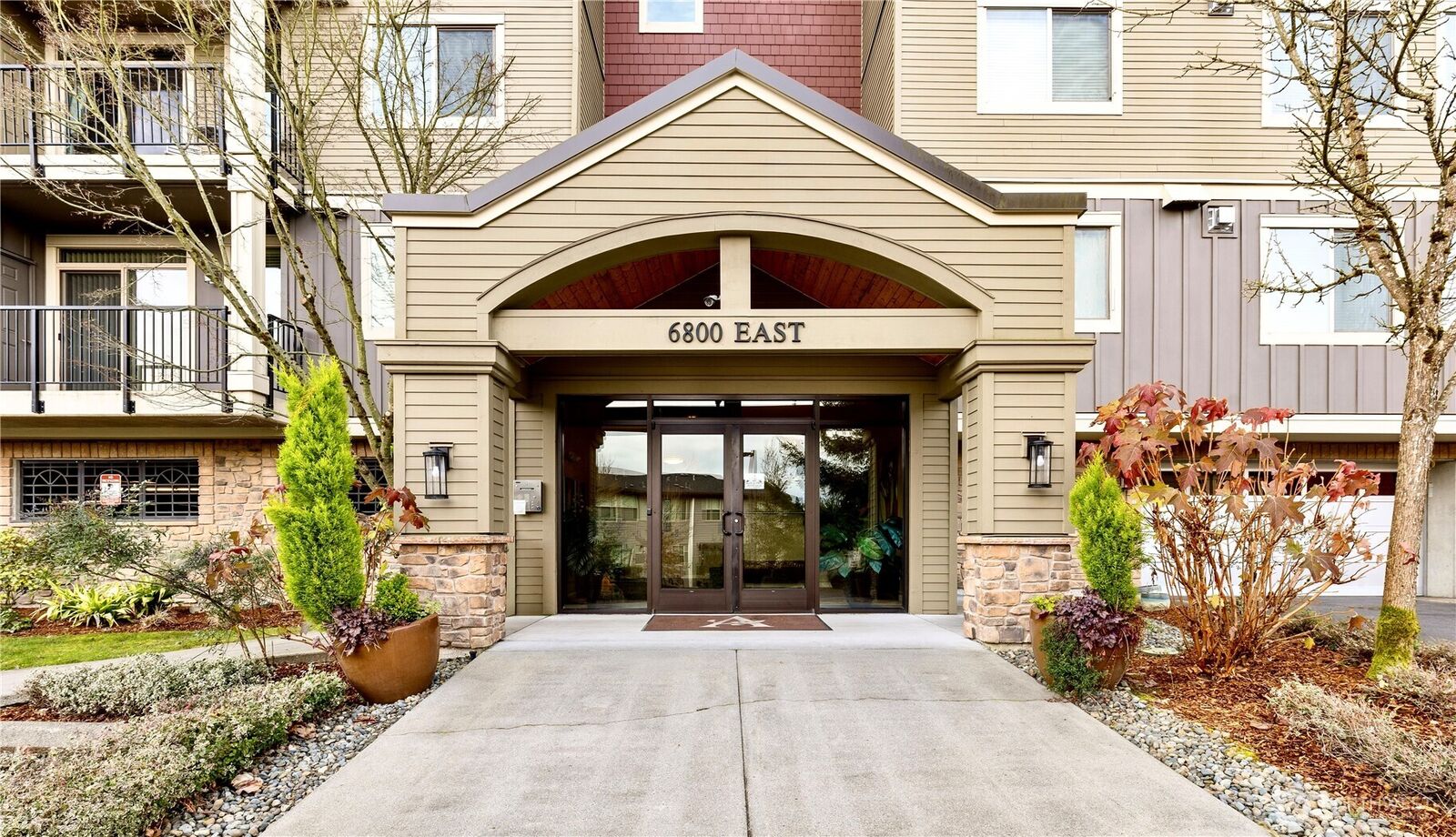 Property Photo: 6800 132nd Place SE E203 WA 98059