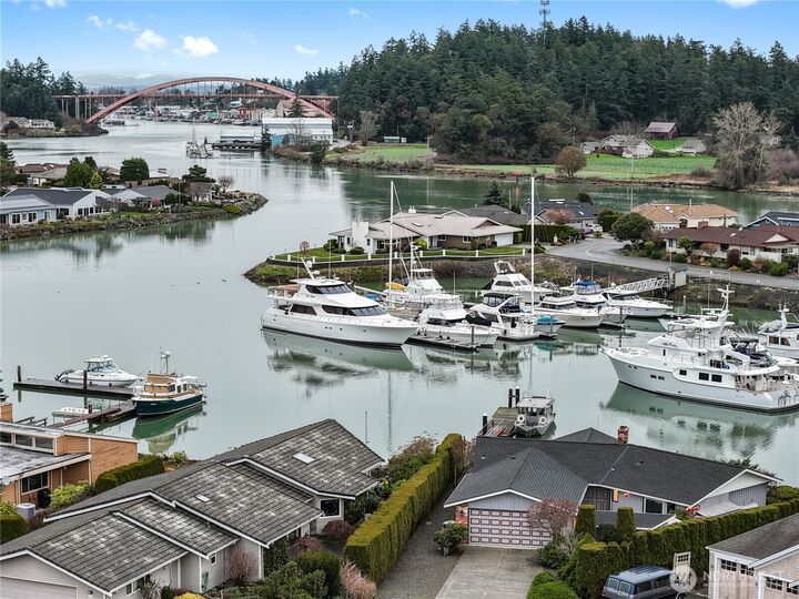 Property Photo:  858  Kalispell Drive  WA 98257 