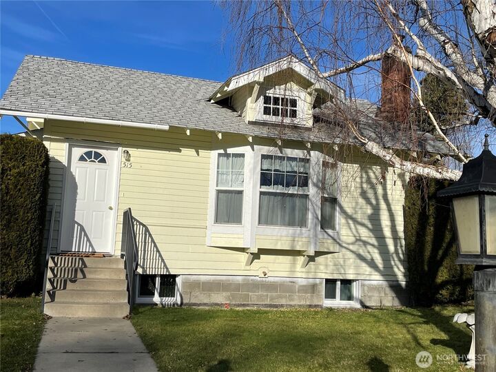 Property Photo:  515 W 11th Avenue  WA 98926 