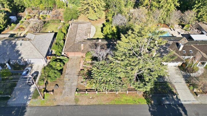 Property Photo:  643 Jay Street  CA 94022 