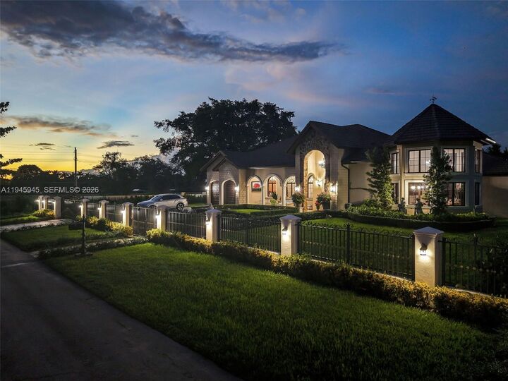 Property Photo:  9815 SW 114th St  FL 33176 