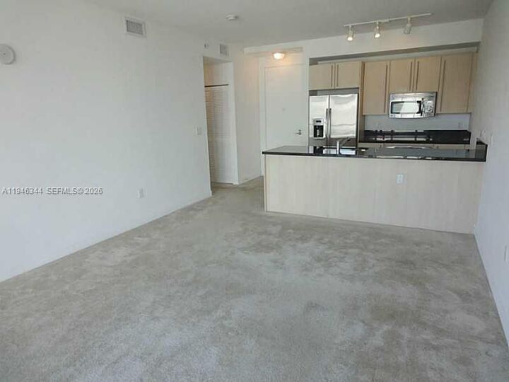 Property Photo:  1111 SW 1 Av 1624-N  FL 33130 