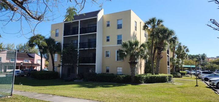 Property Photo:  8005 Lake Dr 201  FL 33166 