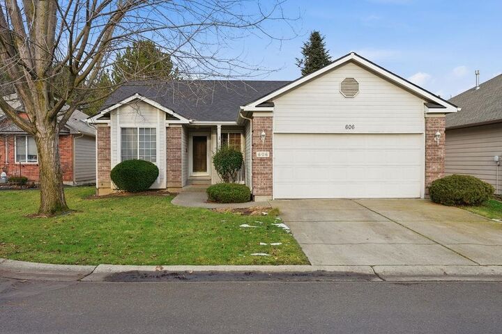 Property Photo:  606 E Bridlewood Ct  WA 99224 