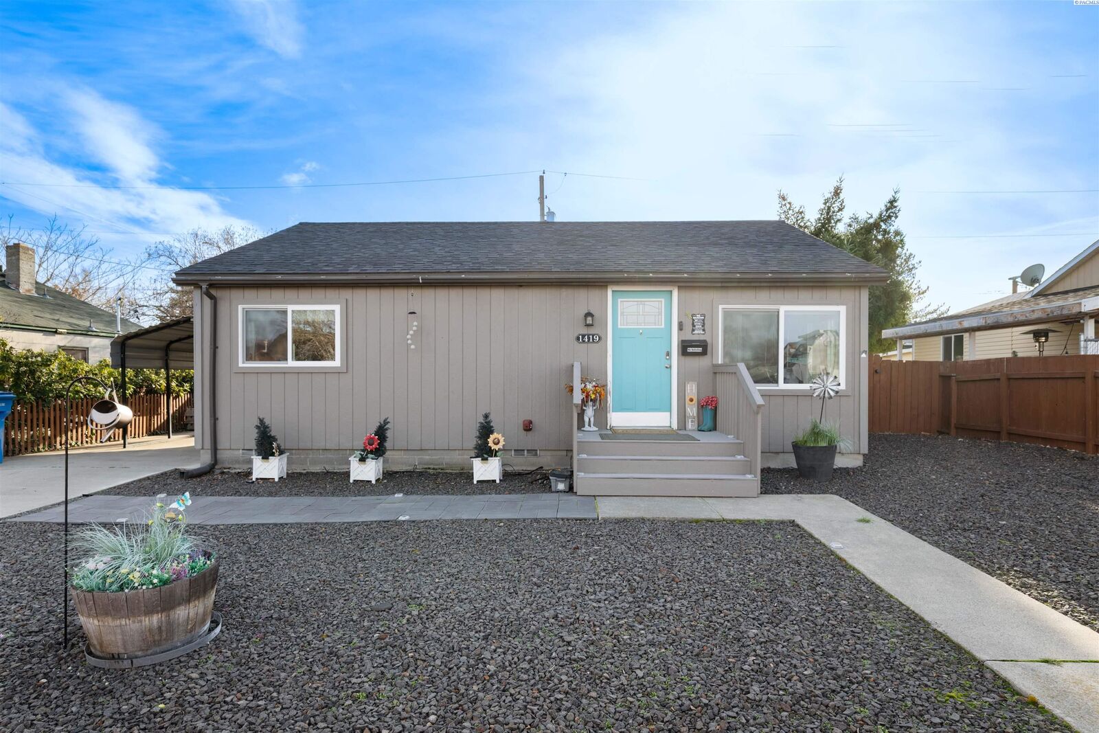 Property Photo:  1419 Van Giesen St  WA 99354 