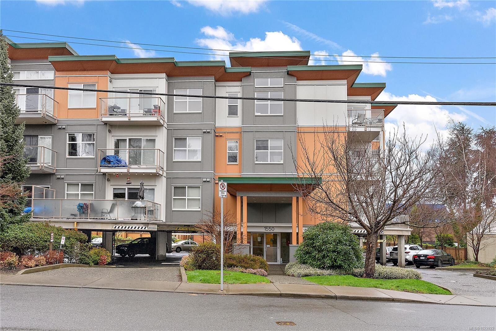 Photo de la propriété:  1550 Church Ave 308  BC V8P 2H1 