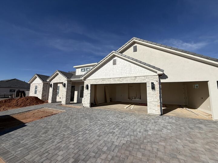 Property Photo:  393 E Sidbury Rd  UT 84780 