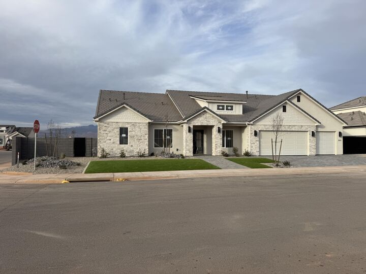 Property Photo:  393 E Sidbury Rd  UT 84780 