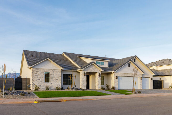 Property Photo: 393 E Sidbury Rd UT 84780