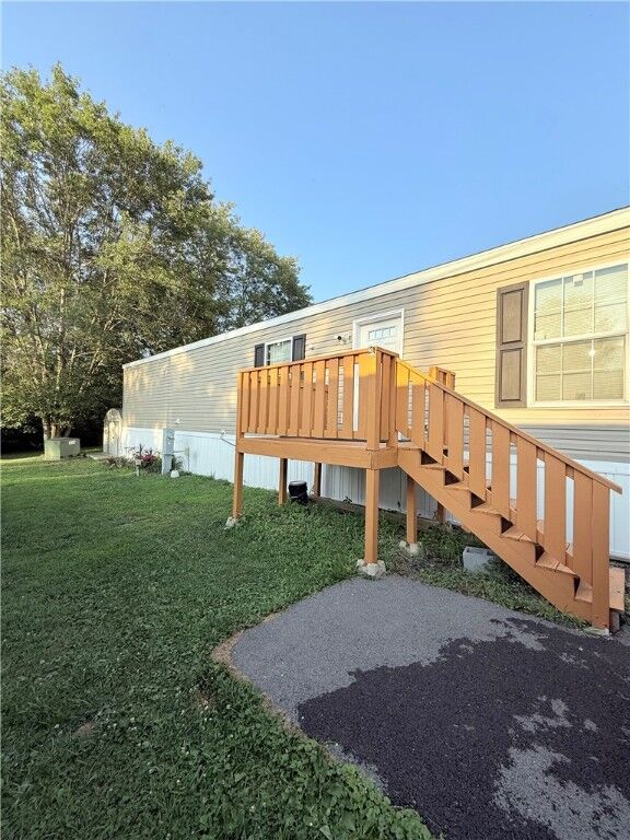 Property Photo:  27 Manor Dr  PA 15019 