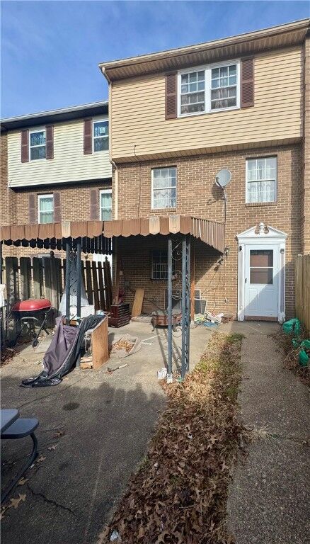 Property Photo:  7305 Bennett St  PA 15208 
