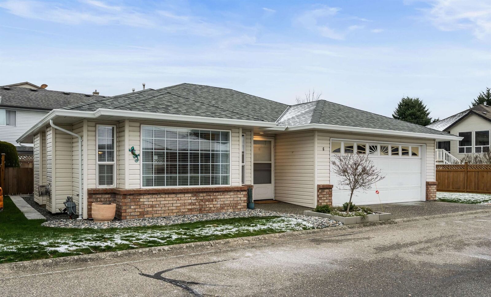 Property Photo:  9420 Woodbine Street 6  BC V2P 5S4 