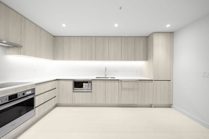 Property Photo: 4928 Quebec Street 406 BC V5W 0G6