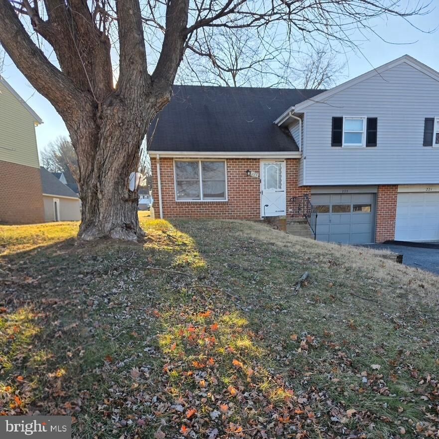 Property Photo:  223 Colonial Drive  PA 17501 