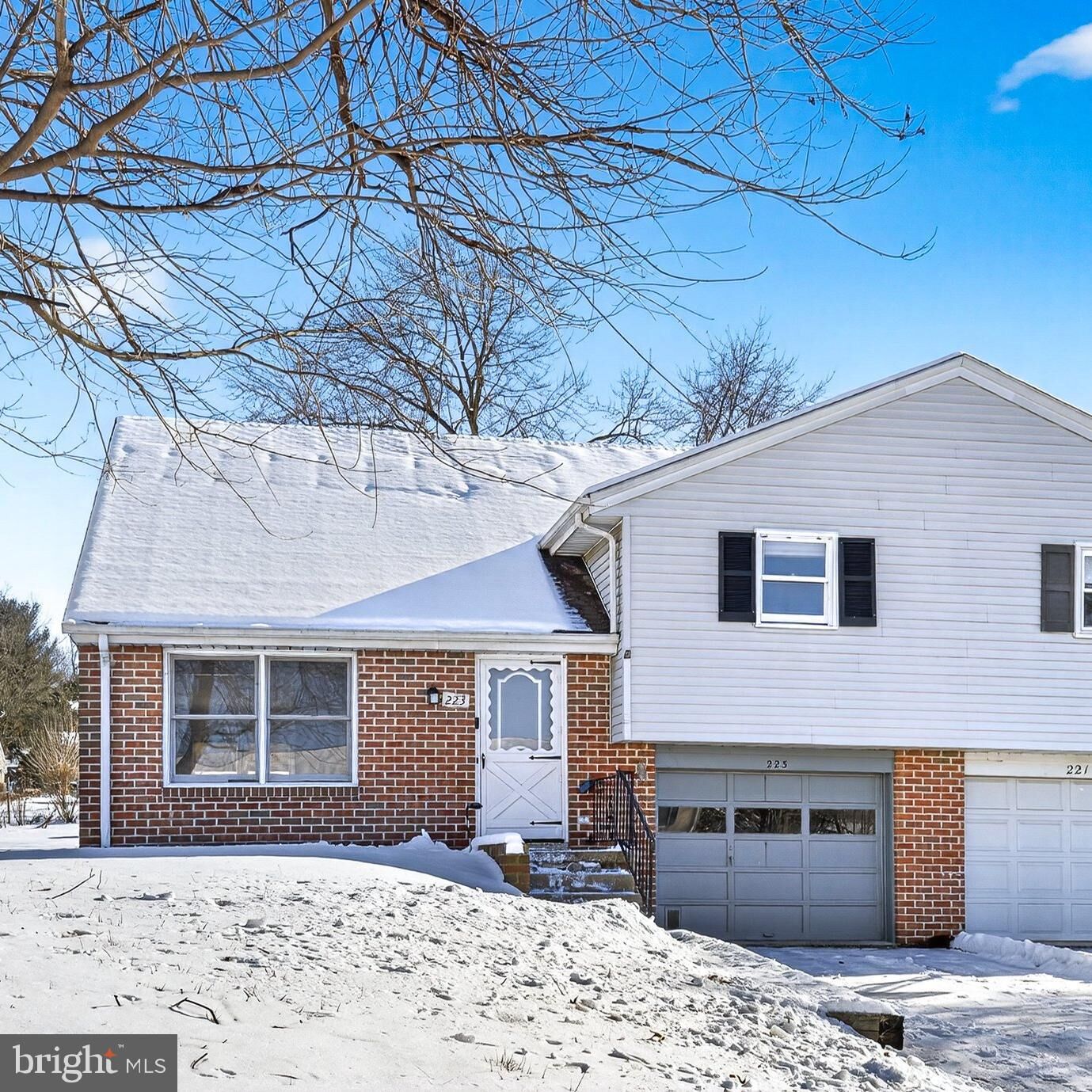 Property Photo: 223 Colonial Drive PA 17501