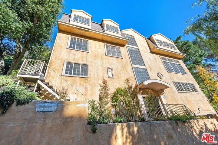 Property Photo:  1808 Franklin Canyon Dr  CA 90210 