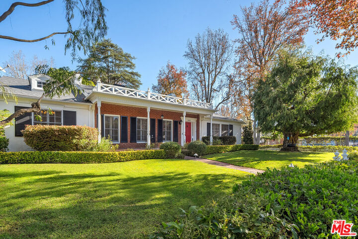 Property Photo:  642 Warner Ave  CA 90024 