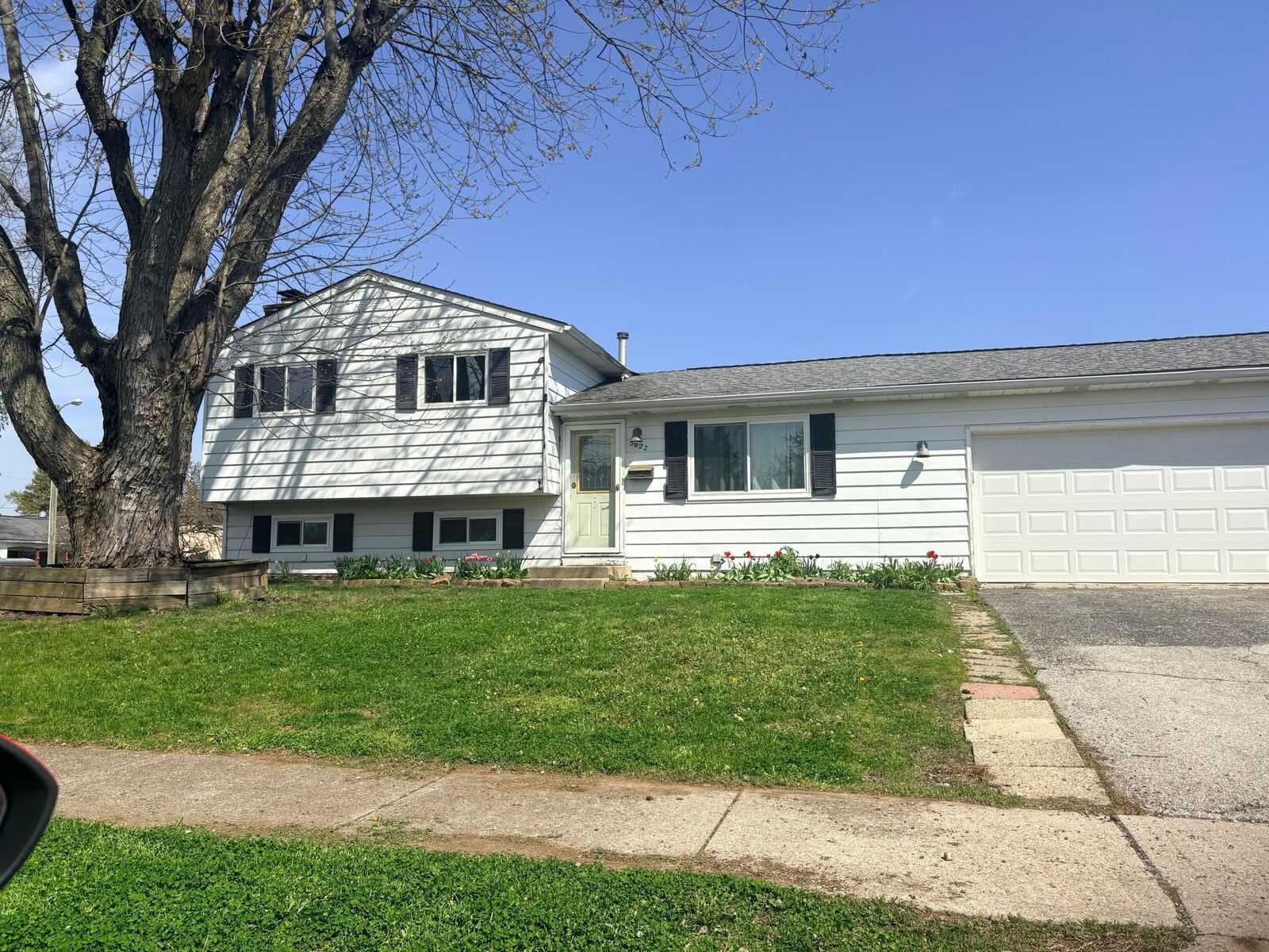 Property Photo: 3622 Alpena Road OH 43232