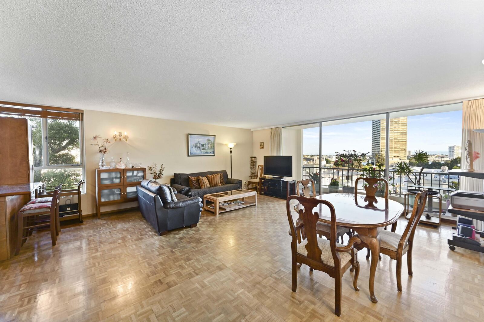 Property Photo:  320 Lee St 405  CA 94610 