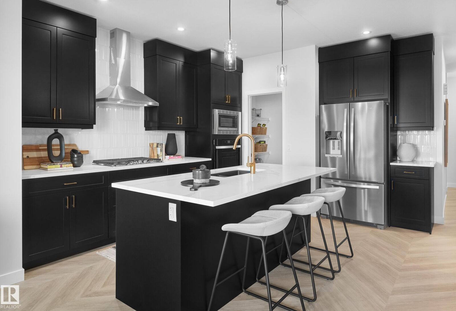 Property Photo:  2126 Muckleplum Crescent SW  AB T6X 3G9 