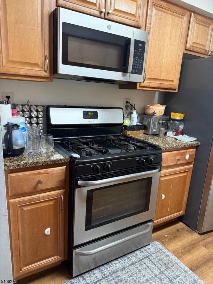 Property Photo:  7 Foxtail Lane  NJ 08852 