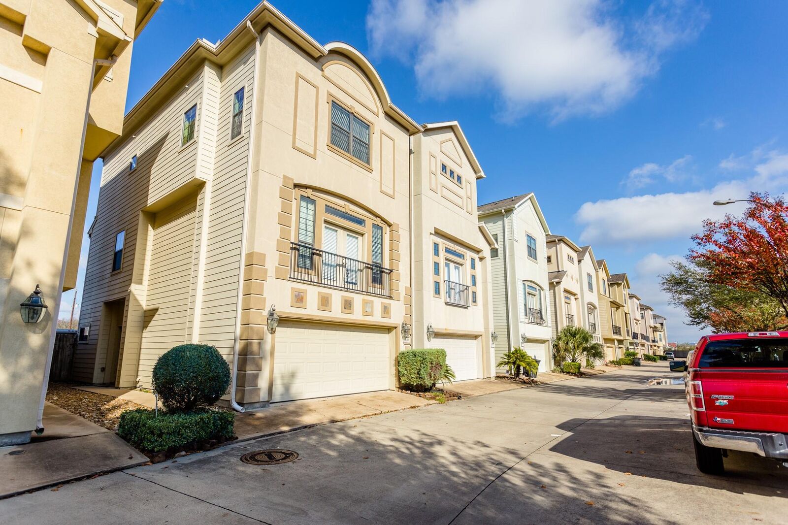 Property Photo:  10658 Clearview Villa Place  TX 77025 