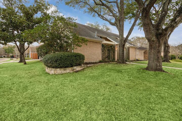 Property Photo:  11930 Westmere Drive  TX 77077 