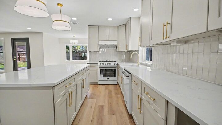 Property Photo:  10627 Inwood Drive  TX 77042 