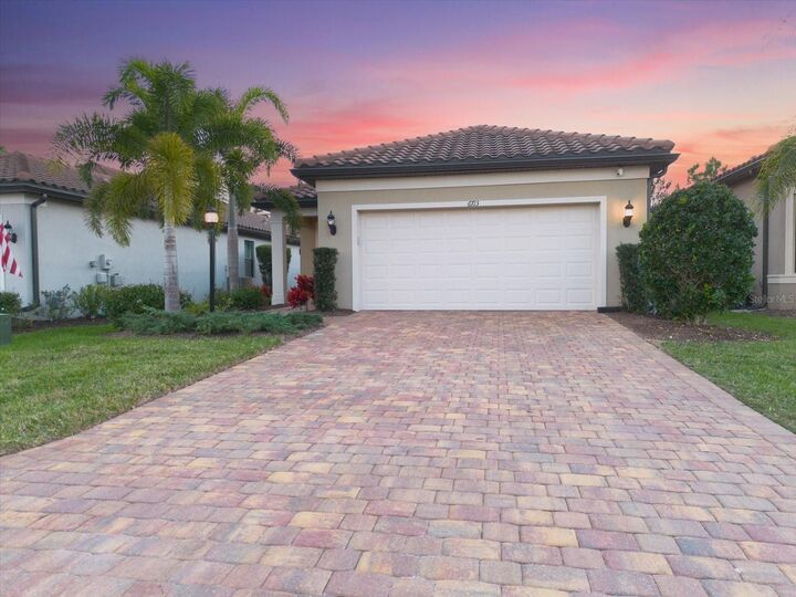 Property Photo: 6713 Alstead Circle FL 34202