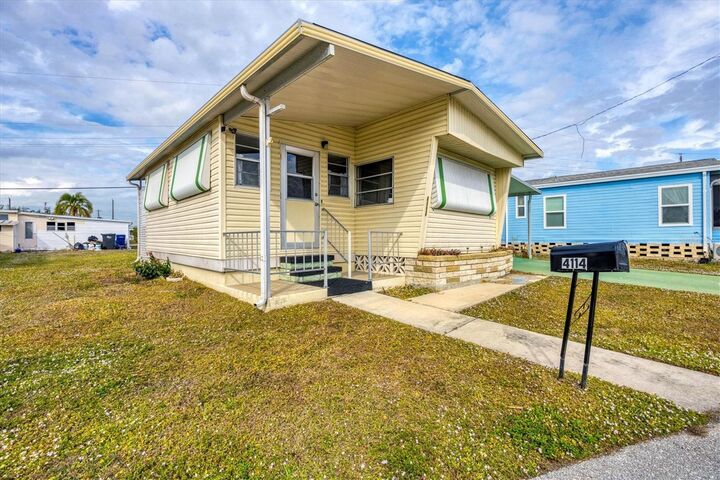 Property Photo:  4114 10th Street Court E  FL 34222 