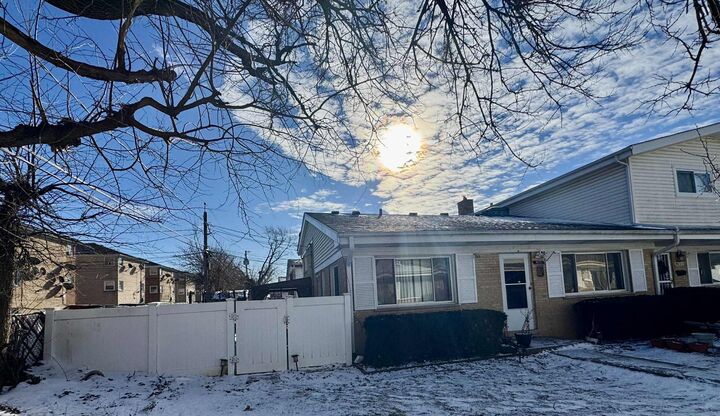 Property Photo:  9035 N Clifton Avenue  IL 60714 