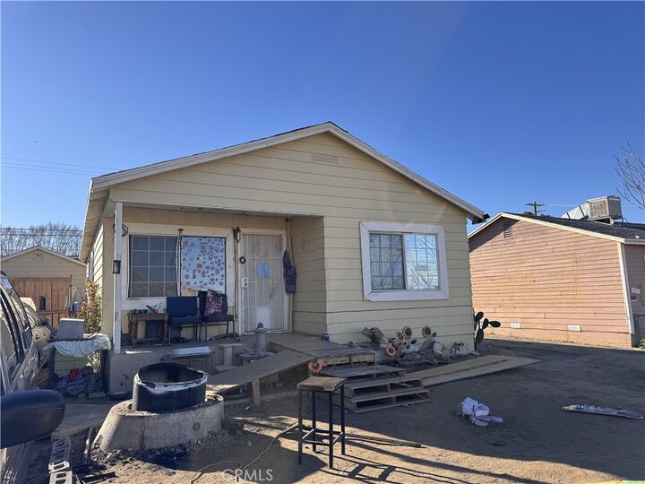 Property Photo:  550 W Fredricks Street  CA 92311 