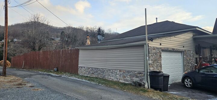Property Photo:  105 Miller Ave  WV 25951 