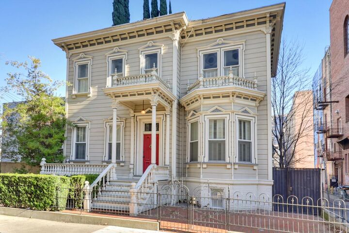 Property Photo:  915 11th Street  CA 95814 