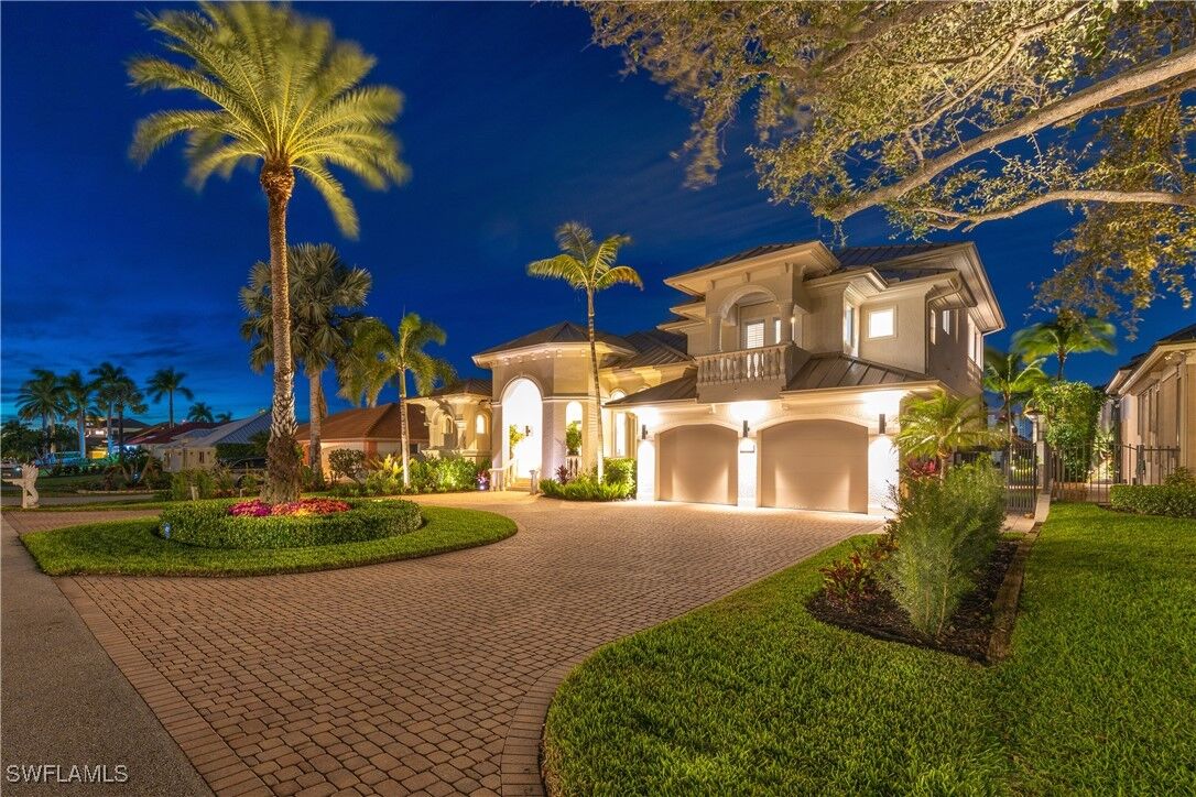 Property Photo:  447 Egret Avenue  FL 34108 