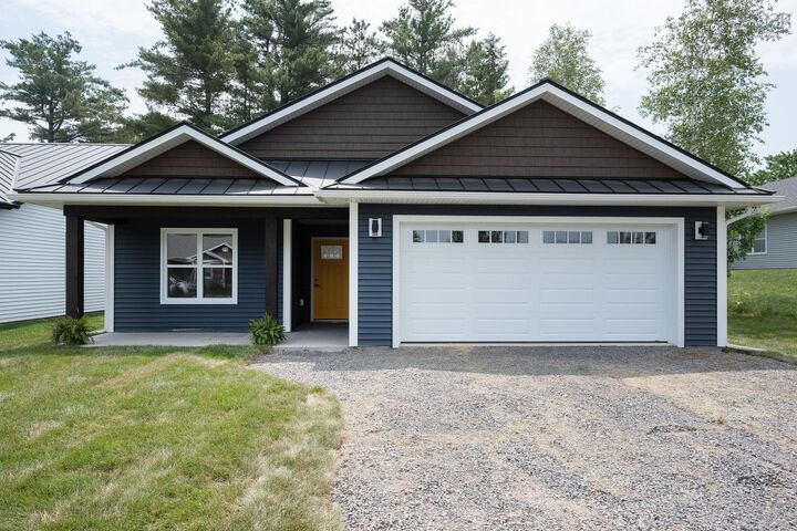 10 Peterson Street — photo 1