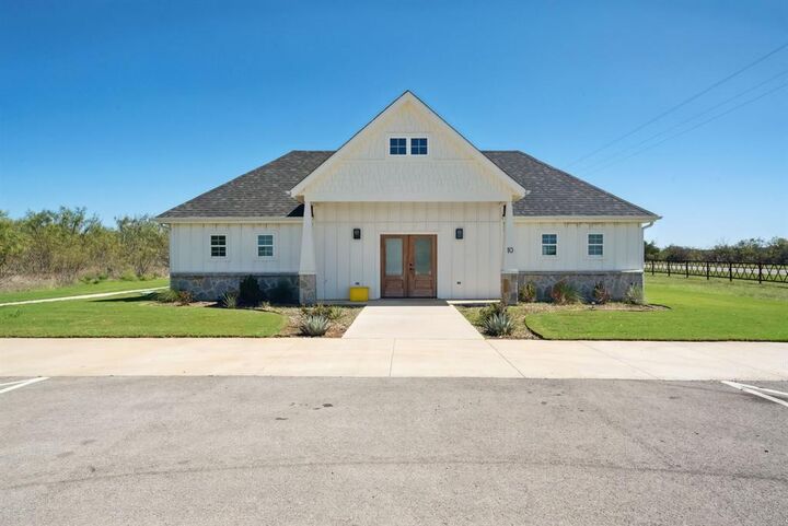 Property Photo:  1106 Green Elm  TX 76449 