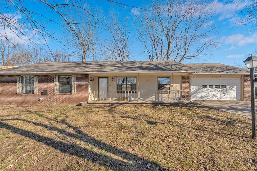 Property Photo:  1309 Jennifer Street  AR 72762 