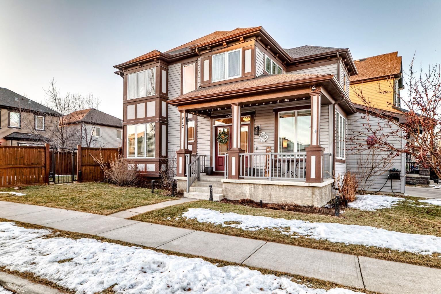 Property Photo:  912 Windhaven Close SW  AB T4B 0P2 