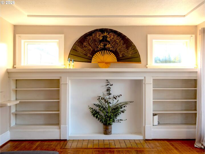 Property Photo:  11020 NE Glisan St  OR 97220 
