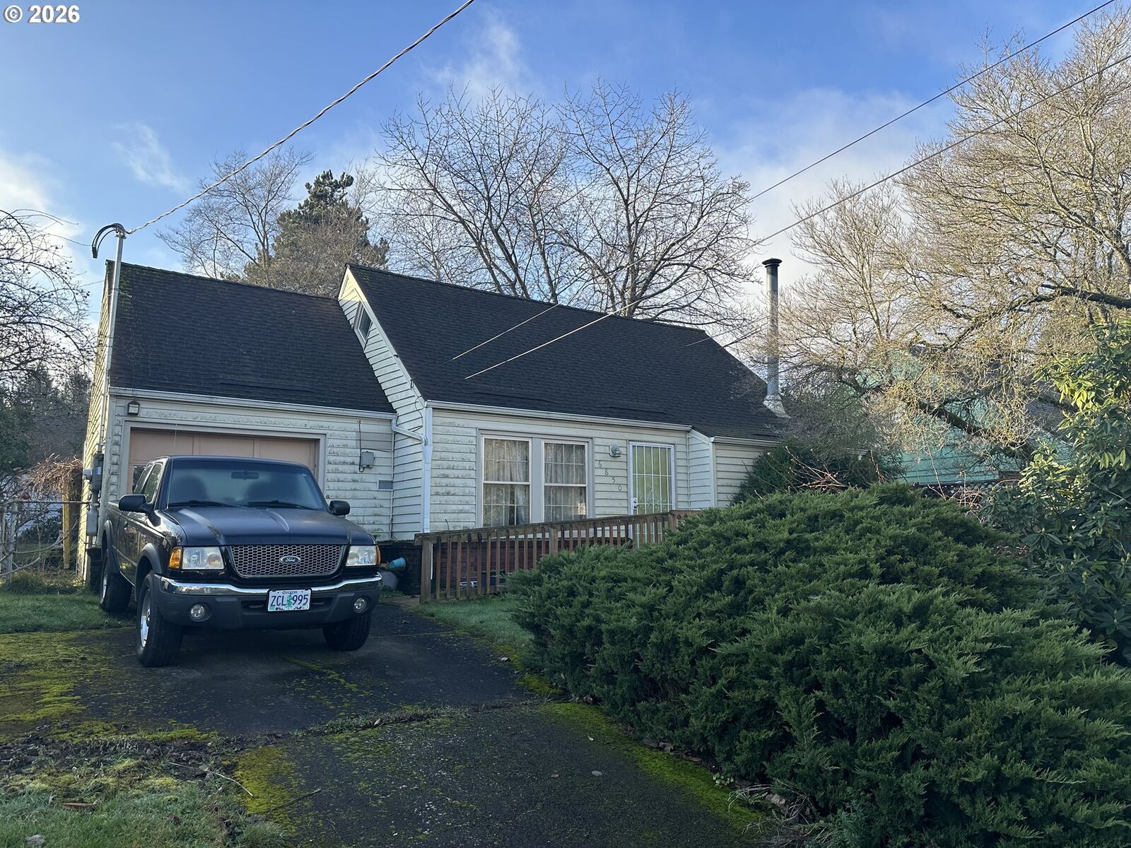 Property Photo: 6850 NE Roselawn St OR 97218
