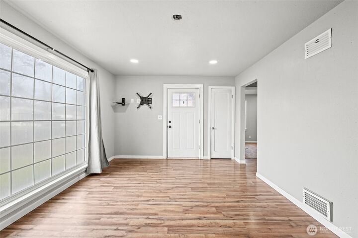 Property Photo:  112  E Street NE  WA 98823 