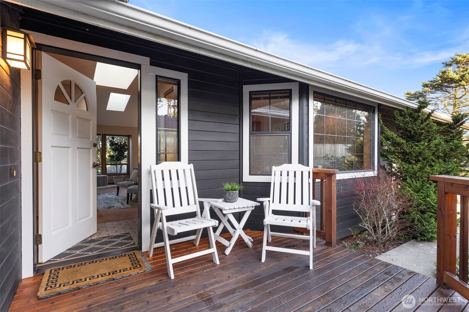 Property Photo:  909  55th Street  WA 98368 